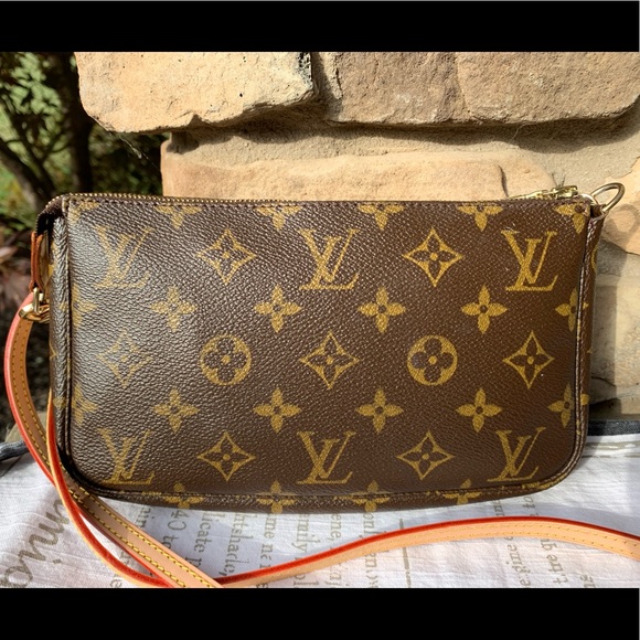 Authentic Louis Vuitton Pochette Crossbody - Picture 2 of 8